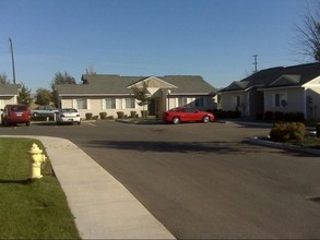 Valley Commons I & II Apartments in Sunnyside, WA - Building Photo - Building Photo