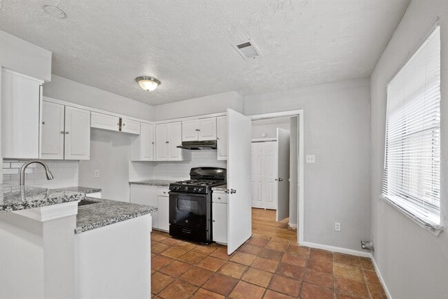 5107 Selinsky Rd in Houston, TX - Building Photo - Building Photo