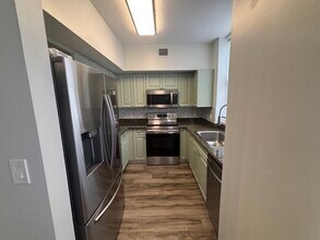 1 Glen Royal Pky, Unit 1212 in Miami, FL - Building Photo - Building Photo