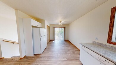 9313 C-93107 107 Ave in Grande Prairie, AB - Building Photo - Building Photo