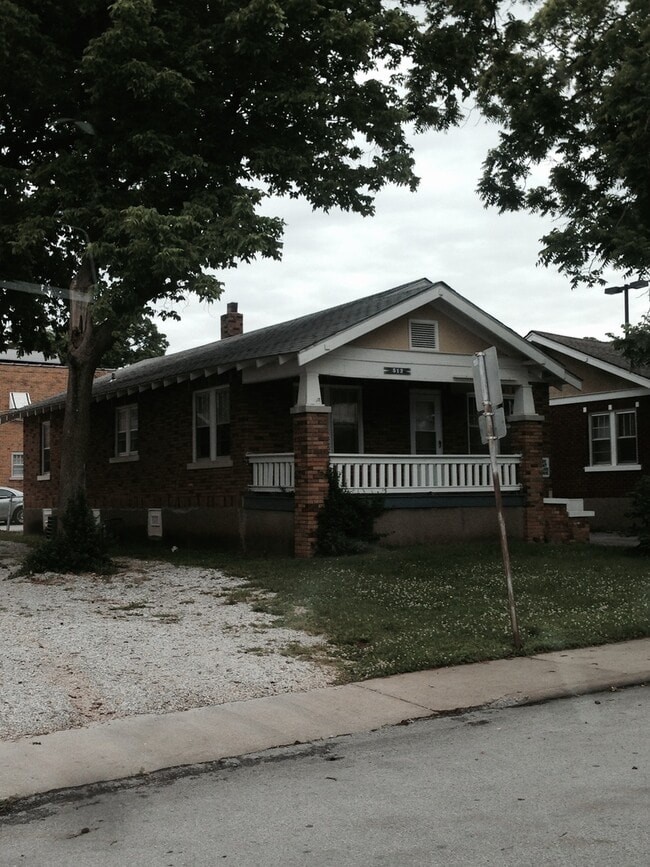 property at 512 S Florence Ave