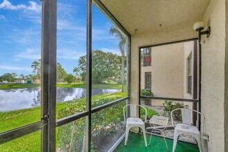 7101 Golf Colony Ct, Unit 102 in Greenacres, FL - Foto de edificio - Building Photo