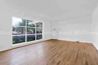 6127 Bandera Ave in Dallas, TX - Building Photo - Building Photo