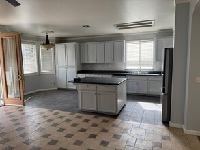 1742 Henry Long Blvd in Stockton, CA - Foto de edificio - Building Photo