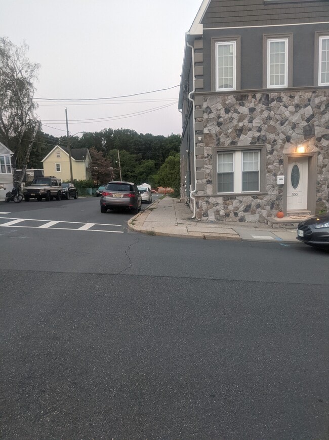 300 Cedar St, Unit 2