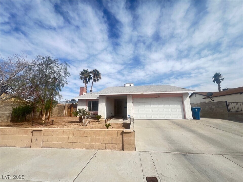 4194 Greenpoint St in Las Vegas, NV - Building Photo