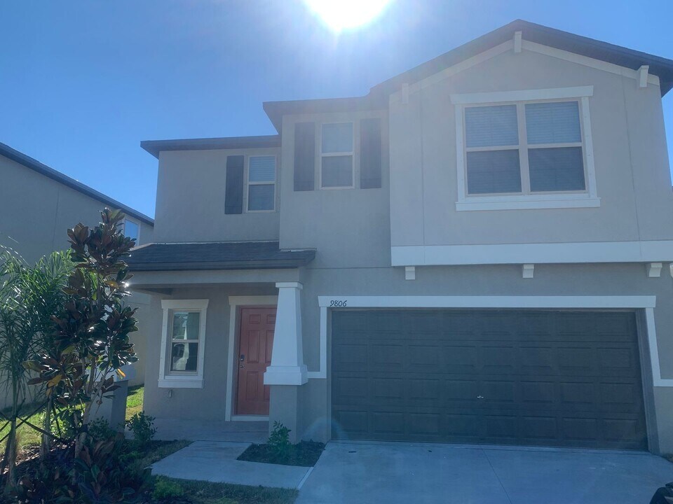 9806 Lemon Drop Lp in Ruskin, FL - Building Photo