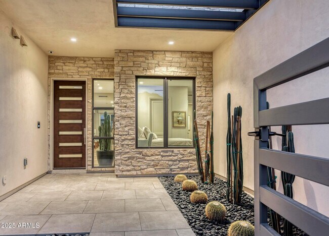 5553 E Stella Ln in Paradise Valley, AZ - Building Photo - Building Photo