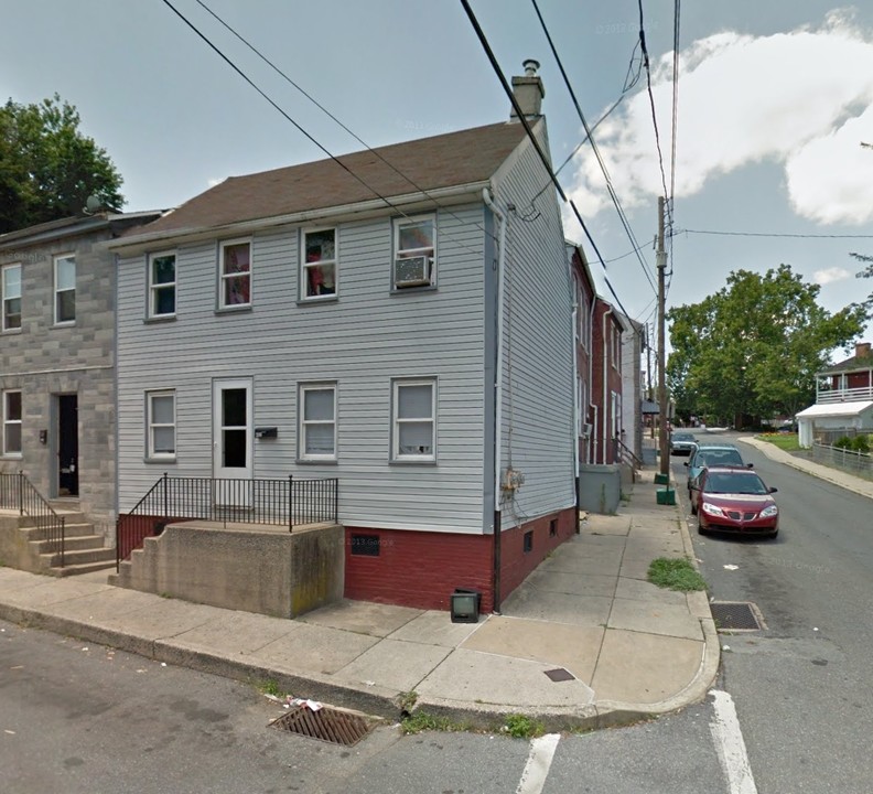 401-411 Poplar St in Lancaster, PA - Building Photo