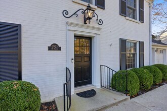 6923 Mt Vernon Ave in Cincinnati, OH - Building Photo - Building Photo