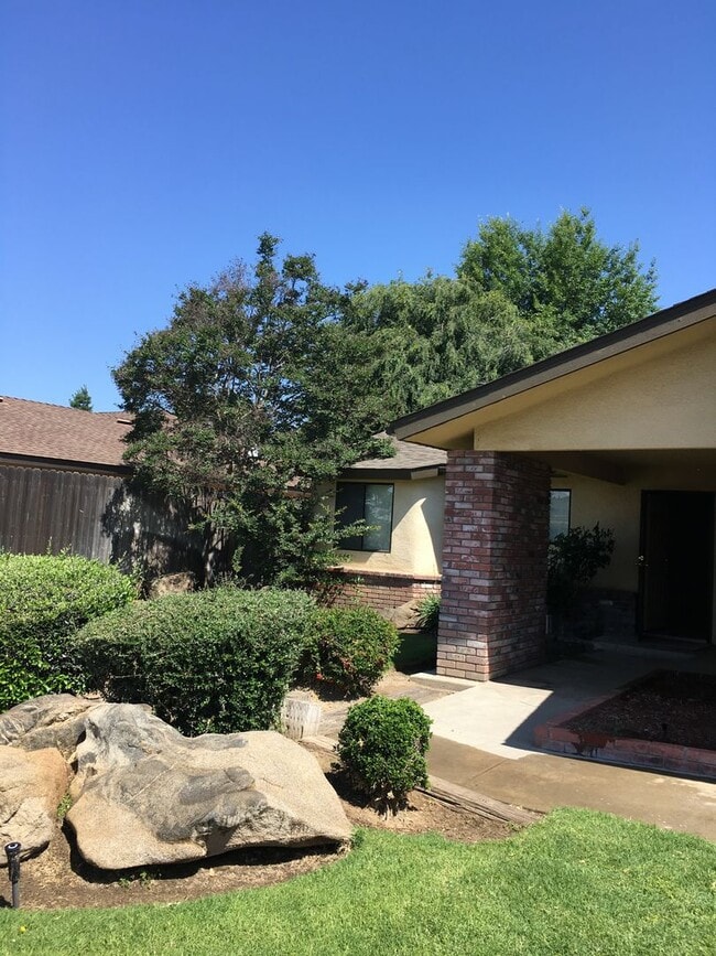1175 Pontiac Ave in Clovis, CA - Building Photo - Building Photo