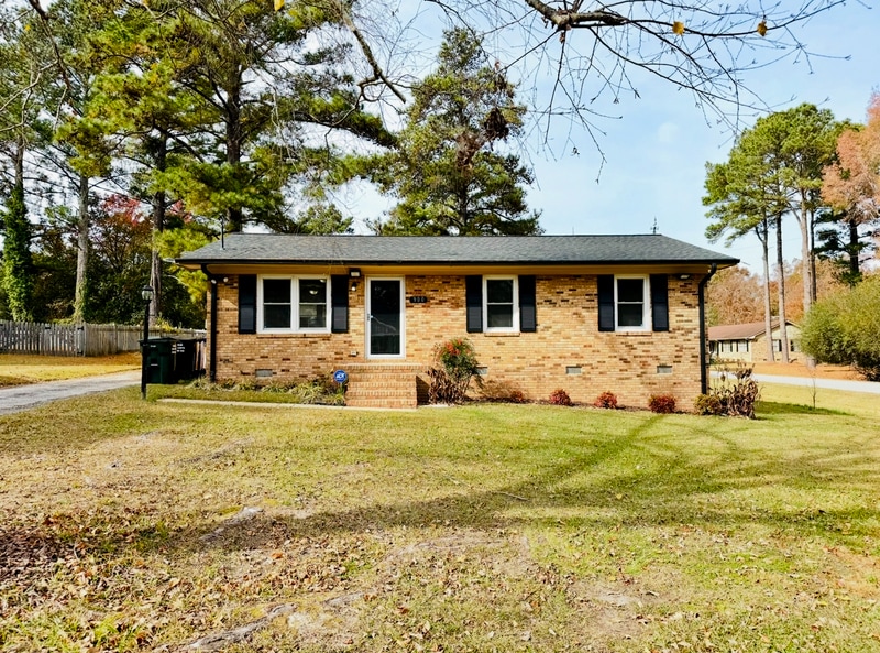 900 6th St in Lillington, NC - Building Photo