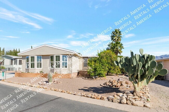 10684 N Stromboli Ave in Tucson, AZ - Building Photo - Building Photo