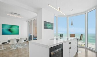 300 South Pointe Dr, Unit 3502 in Miami Beach, FL - Building Photo