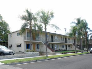 114-120 E 11th St in Corona, CA - Building Photo - Building Photo