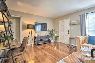 504 N Rosemary Ln, Unit 504 in Burbank, CA - Foto de edificio - Building Photo