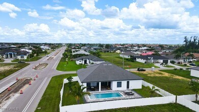 2 SW 35th Ave in Cape Coral, FL - Foto de edificio - Building Photo