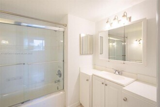 3703 NE 166th St in North Miami Beach, FL - Building Photo - Building Photo