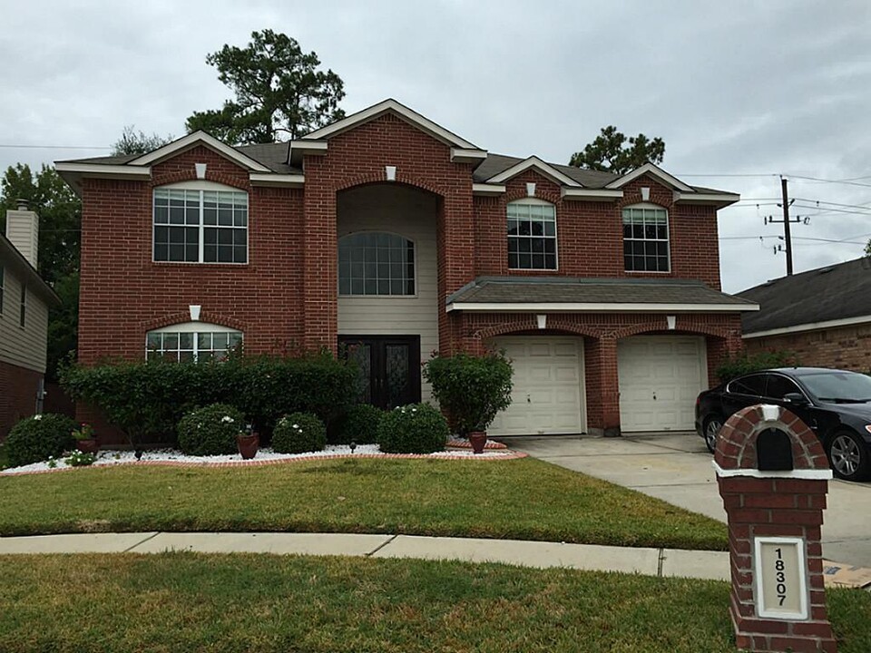 18307 June Forest Dr in Humble, TX - Foto de edificio