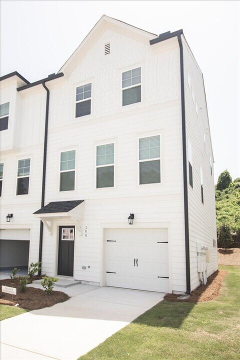 100 Werner Brk Wy SW in Atlanta, GA - Building Photo