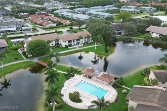 185 Cypress Way E in Naples, FL - Building Photo - Building Photo