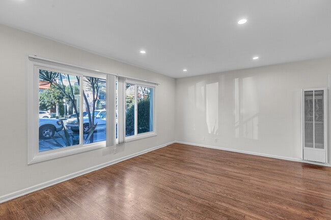 14616 Magnolia Blvd in Sherman Oaks, CA - Building Photo - Building Photo