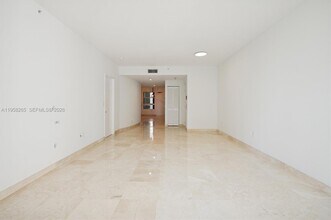 717 Crandon Blvd in Key Biscayne, FL - Building Photo - Building Photo