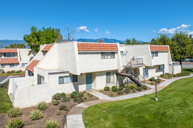 Brookside Park Apartments in Redlands, CA - Building Photo - Building Photo