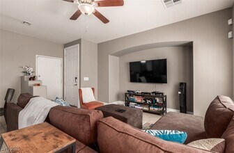 1092 Tuscan Sky Ln in Henderson, NV - Building Photo - Building Photo