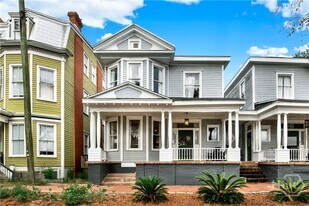 118 W Waldburg St in Savannah, GA - Building Photo