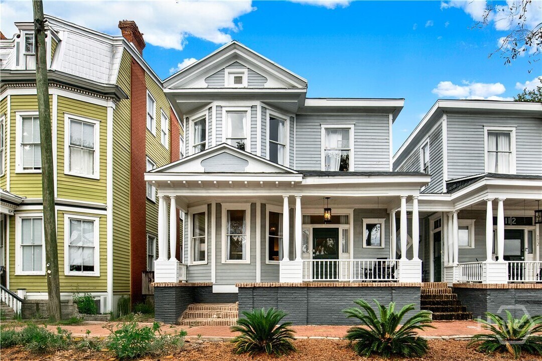 118 W Waldburg St in Savannah, GA - Building Photo