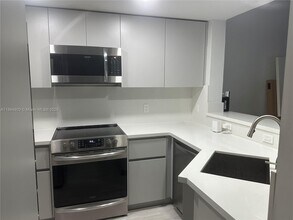 10171 SW 154th Cir Ct in Miami, FL - Foto de edificio - Building Photo