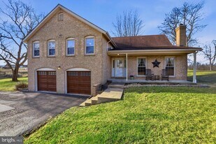 4708 SUMMIT Rd in Charles Town, WV - Building Photo