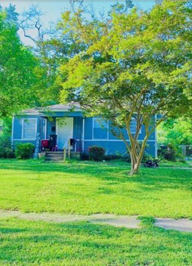 2747 Lakehurst Ave in Shreveport, LA - Foto de edificio - Building Photo