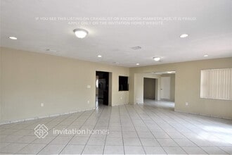 1720 SW 98th Ct in Miami, FL - Foto de edificio - Building Photo