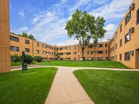 Golden Meadows Apartments in Faribault, MN - Building Photo