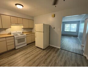 2301 W Lawrence Ave in Springfield, IL - Building Photo - Building Photo