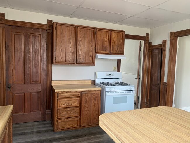 320 W 13th St in Cedar Falls, IA - Building Photo - Building Photo