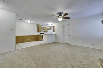 9802 Hundred Oaks Cir in Austin, TX - Building Photo - Building Photo