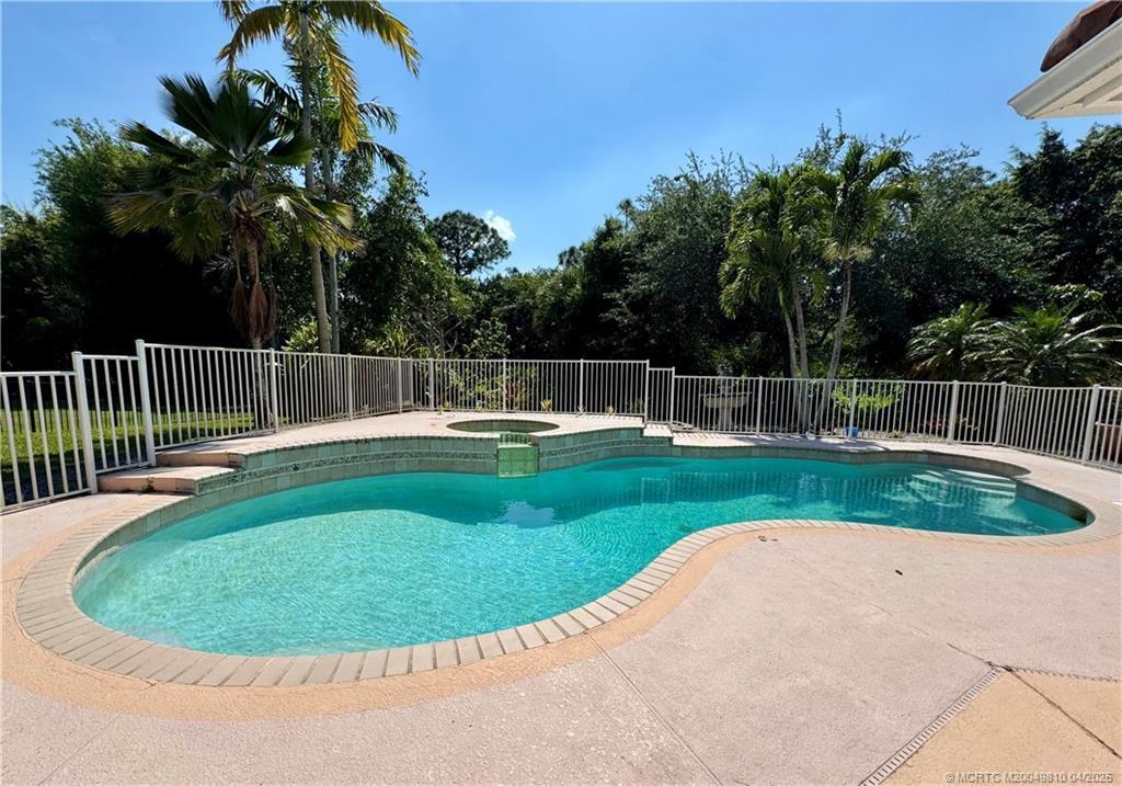 4881 SW Lake Grove Cir in Palm City, FL - Building Photo
