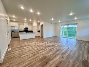8280 W Fern St in Eagle, ID - Building Photo - Building Photo