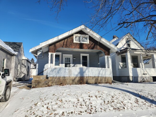 317 W Nebraska Ave in Peoria, IL - Foto de edificio - Building Photo