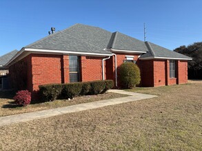 1805 Hampstead Ct in Prattville, AL - Foto de edificio - Building Photo