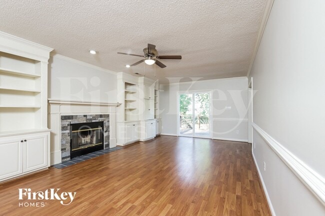 2071 Saponi Village Ct in Winston-Salem, NC - Foto de edificio - Building Photo