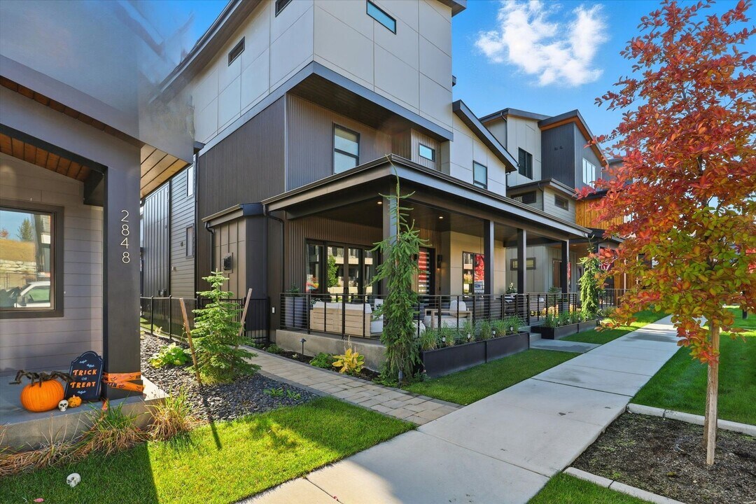 2860 W Lumber Ln in Fernan Lake Village, ID - Building Photo