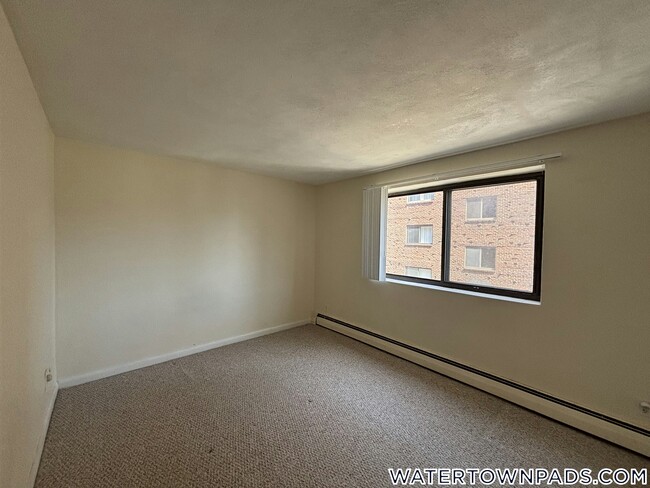 245 Main St, Unit 64 in Watertown, MA - Foto de edificio - Building Photo