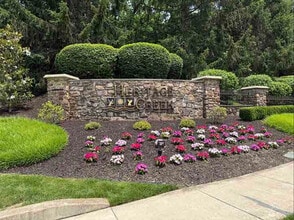 950 Nathaniel Trl in Warminster, PA - Foto de edificio - Building Photo