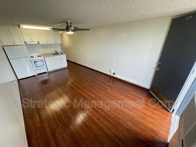 1301 Lusitana St in Honolulu, HI - Foto de edificio - Building Photo