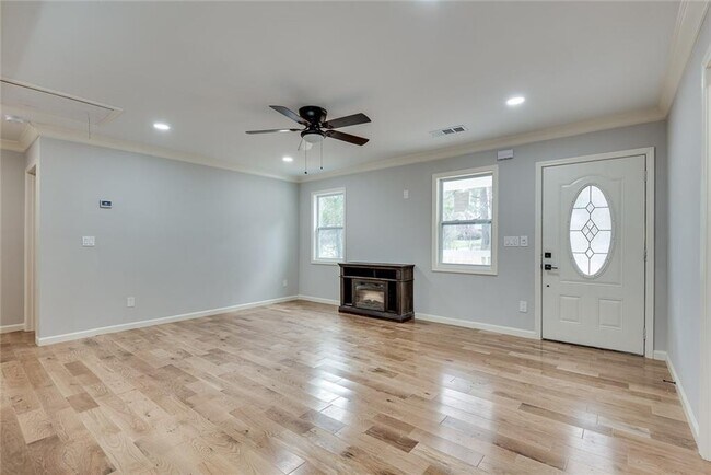 2575 Barrylynn Dr in Doraville, GA - Building Photo - Building Photo