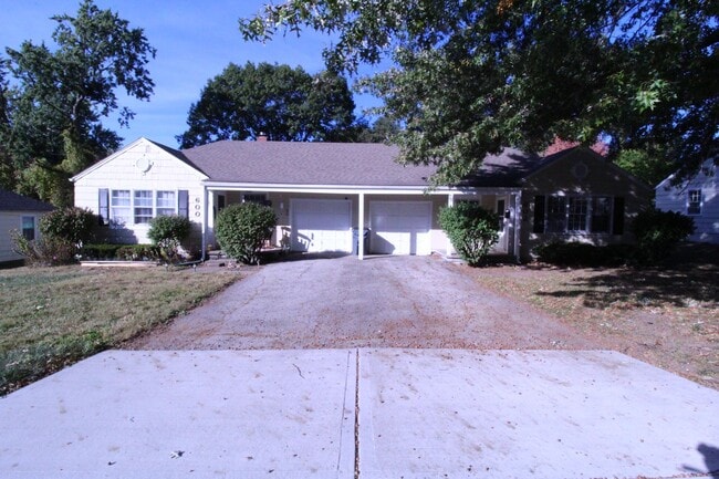 property at 602 E Glendale St